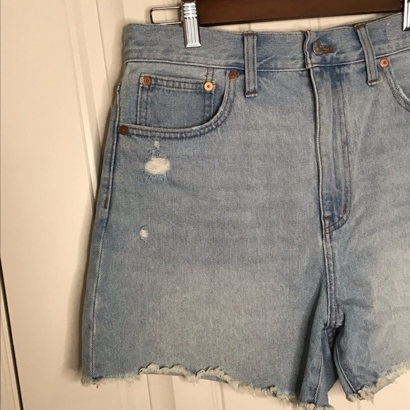 Madewell The MomJean Short in Byers Wash Ripped Edition. - Picture 3 of 11